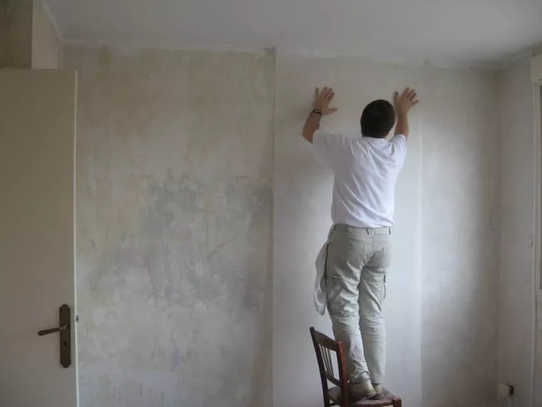 Poser de la toile de verre sur un mur en plâtre abîmé, Biscarrosse, PIGMENT COULEUR